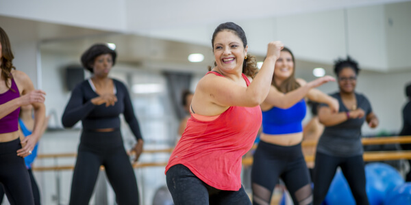 jeune femme qui danse