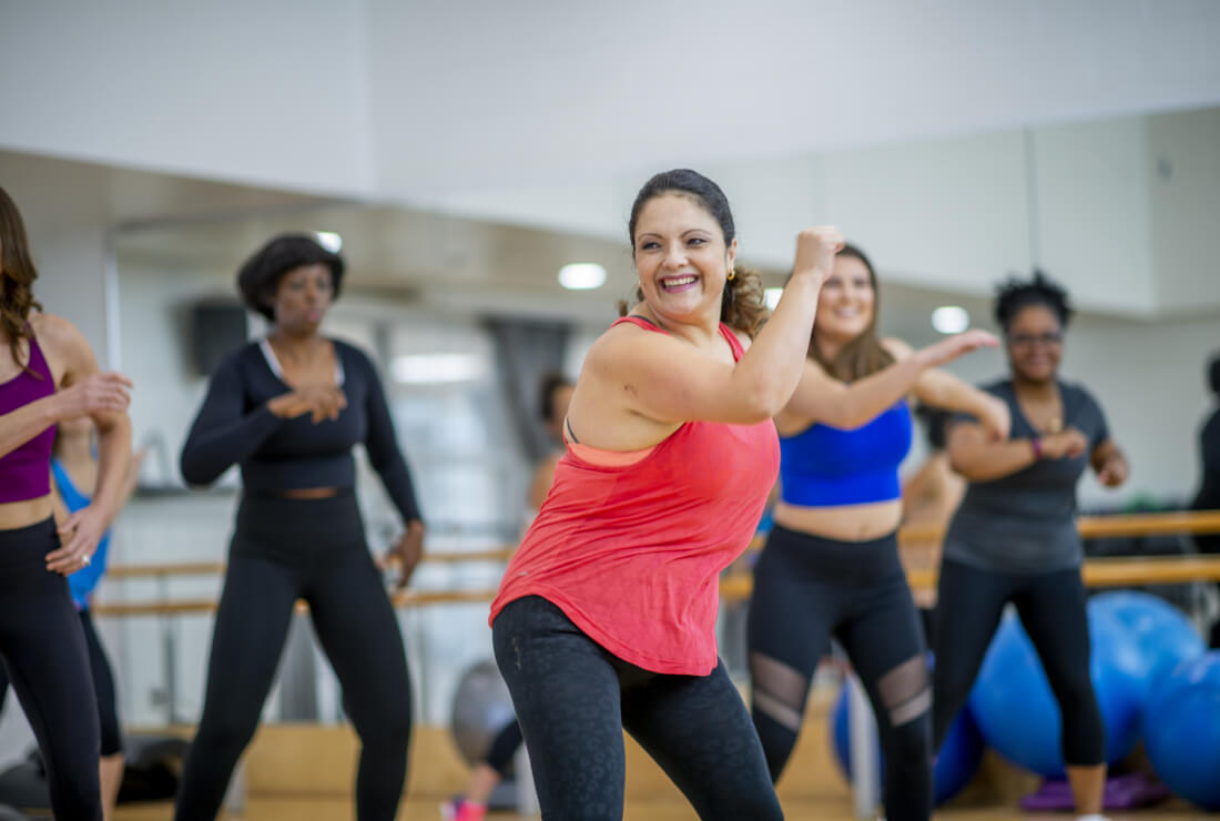 jeune femme qui danse