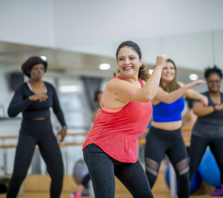 jeune femme qui danse